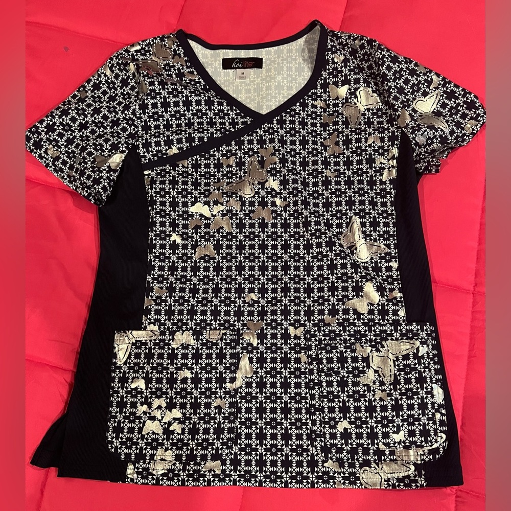 Women’s Koi Lite scrub top, size medium
